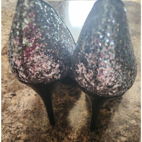 ɗ Fergie silver sparkly and black high heel pumps m - Picture 4 of 12